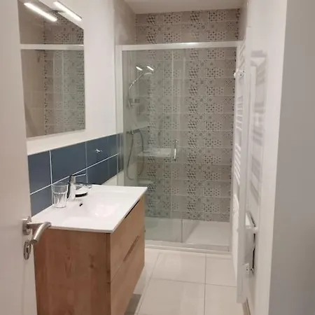 Appartamento Grand T2 De Charme, Confort 3*, Face Aux Thermes.