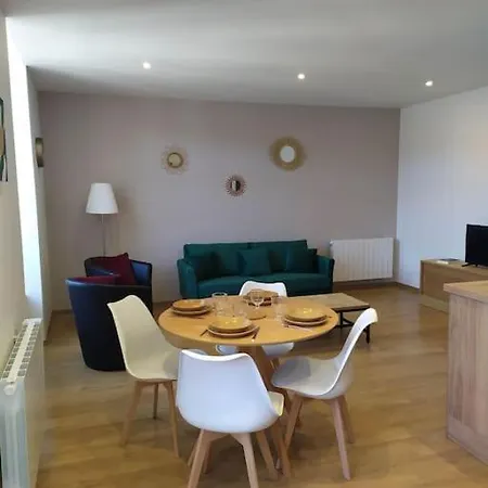 Grand T2 De Charme, Confort 3*, Face Aux Thermes.